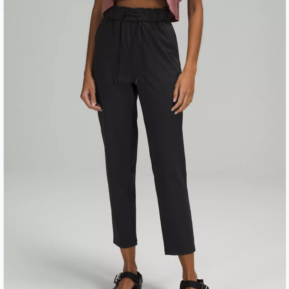Lululemon Stretch High Rise 7/8 pants Size 8